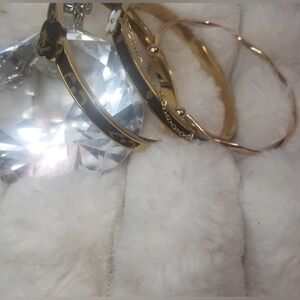 Bracelets 3 peices bangle bands,/brown/tan/white clovers